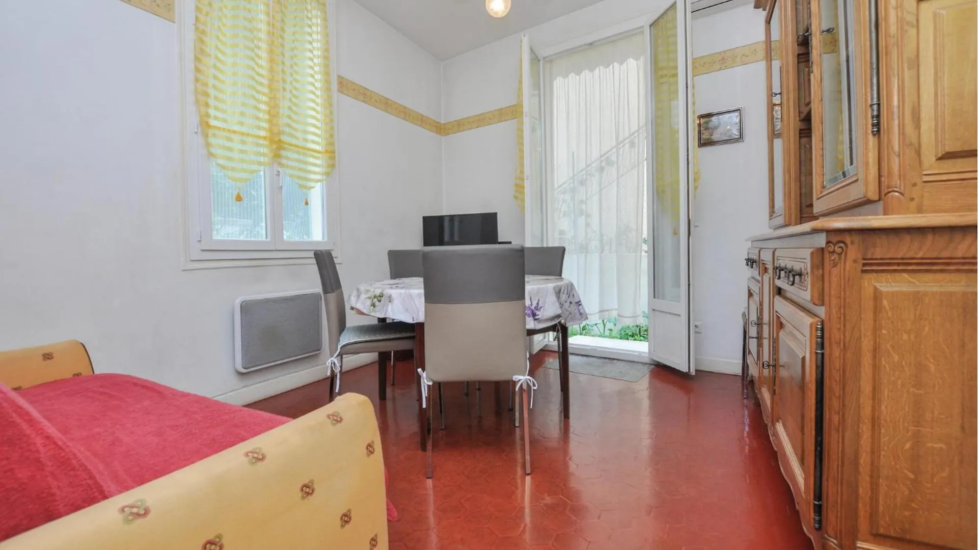 1 Bedroom Amazing Apartment In Ницца