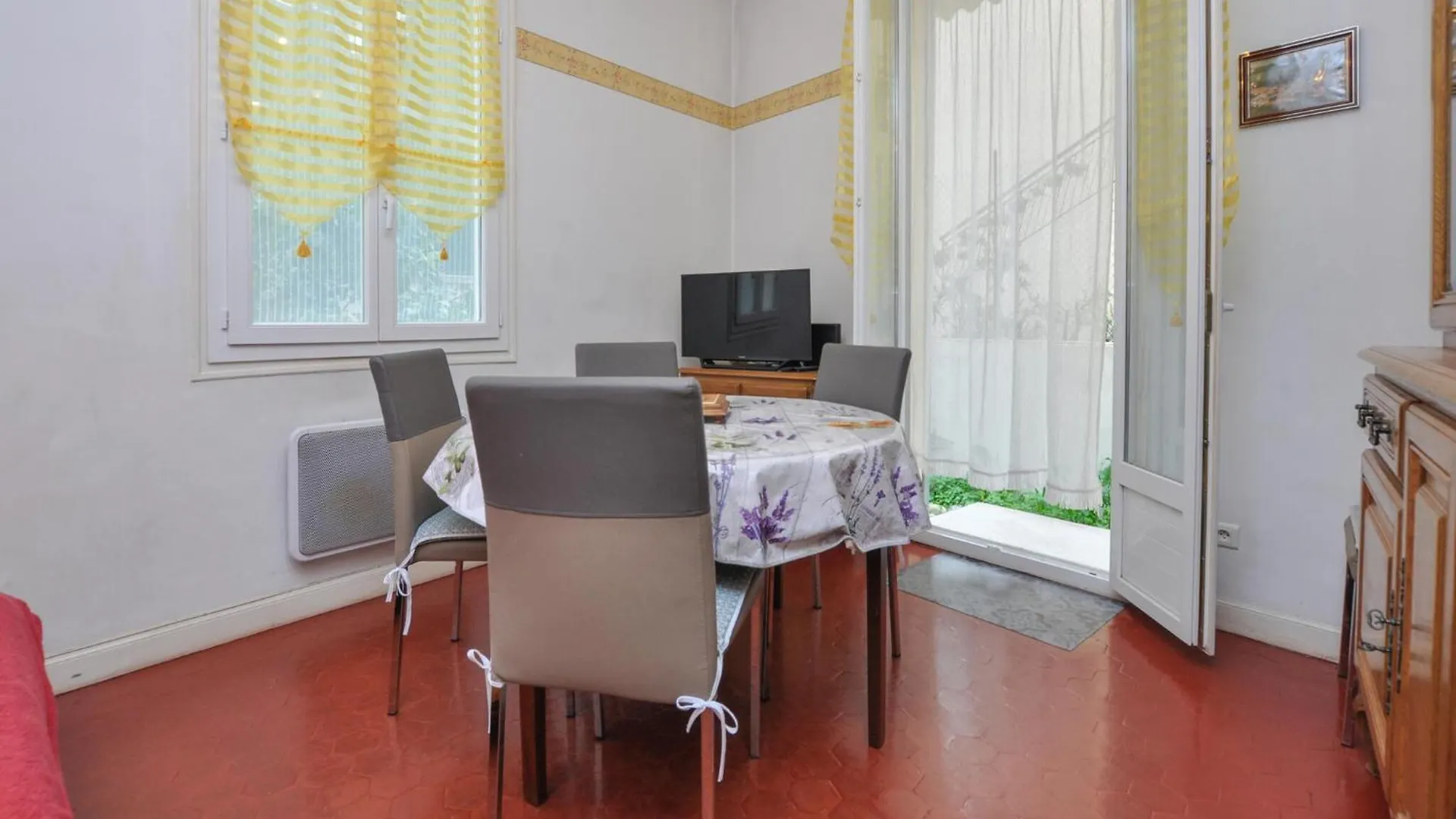1 Bedroom Amazing Apartment In Ницца